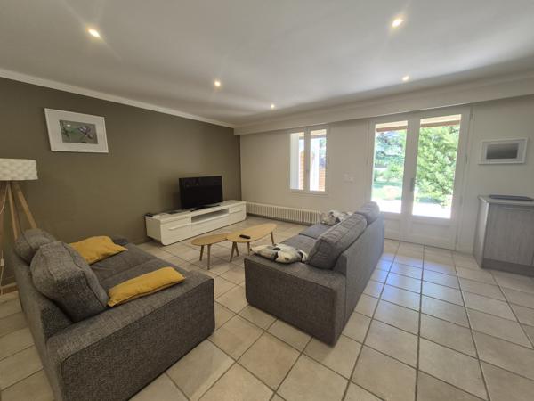 Eyragues (13630) EYRAGUES (13630) - PROPRIETE AVEC HABITATION + 3 GITES SUR TERRAIN AVEC PISCINE