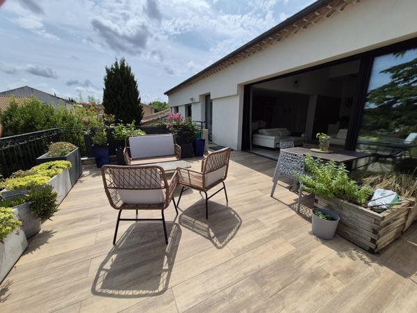 Eyragues (13630) EYRAGUES (13630) - PROPRIETE AVEC HABITATION + 3 GITES SUR TERRAIN AVEC PISCINE