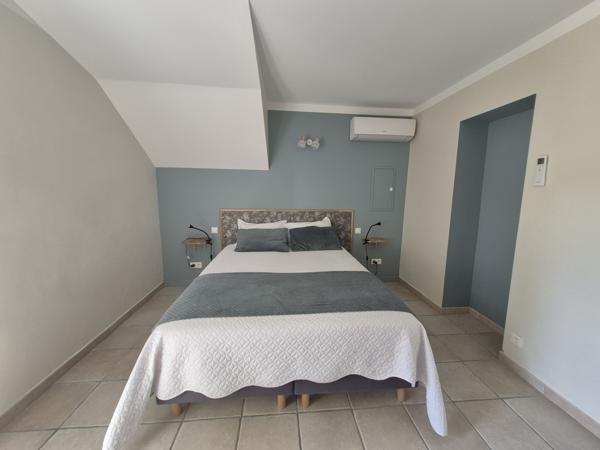 Eyragues (13630) EYRAGUES (13630) - PROPRIETE AVEC HABITATION + 3 GITES SUR TERRAIN AVEC PISCINE