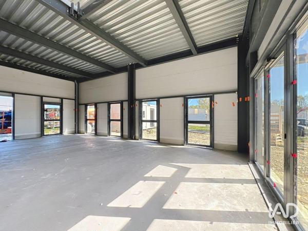 Location bureaux 110 m² Saint-Pierre-du-Perray