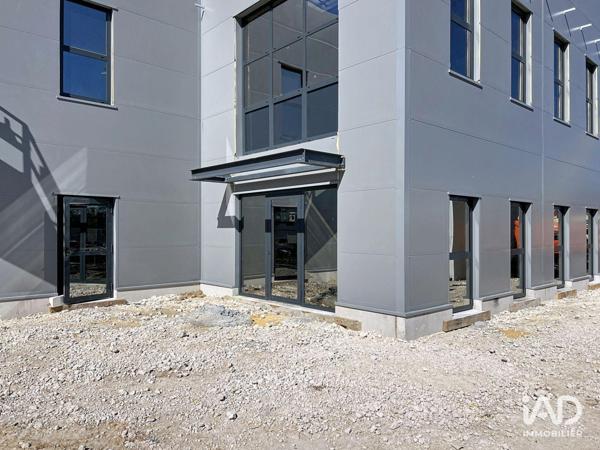 Location bureaux 110 m² Saint-Pierre-du-Perray
