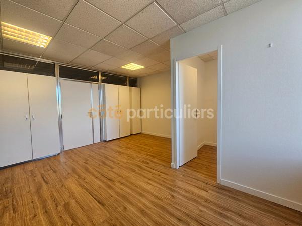 Vente
                Local commercial70 m² - 5 Pièces -
                    AGEN (47000)