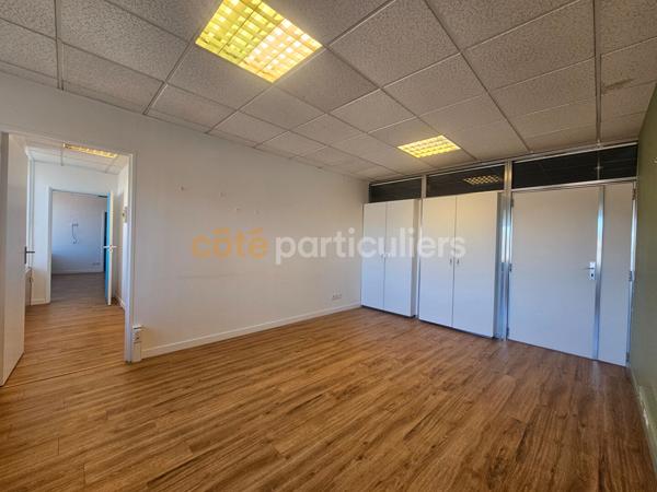 Vente
                Local commercial70 m² - 5 Pièces -
                    AGEN (47000)