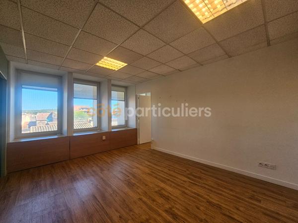 Vente
                Local commercial70 m² - 5 Pièces -
                    AGEN (47000)