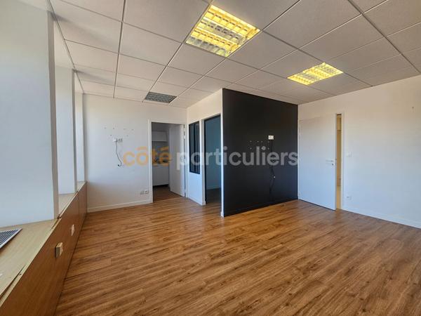 Vente
                Local commercial70 m² - 5 Pièces -
                    AGEN (47000)