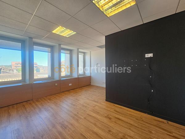 Vente
                Local commercial70 m² - 5 Pièces -
                    AGEN (47000)