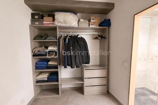 Vous recherchez une maison avec de la pierre, du bois, de la verdure et du calme... une maison vous offrant un beau potentiel, avec quelques travaux de finitions afin de la mettre à votre goût ? J'ai peut-être ça, lisez la suite !
Dès votre arrivée dans le chemin, vous pourrez succomber au charme de cette maison en pierre avec son extension bois....
Nous commencerons la visite par une vaste entrée, elle distribue la pièce de vie lumineuse de 40m2 avec sa grande baie donnant accès direct au jardin,  elle comprend le salon-séjour et la cuisine aménagée et équipée récente. La pièce de vie est une extension bois qui a été construite en 2020.  Nous poursuivrons avec un espace buanderie de 6m2, un wc séparé, et une suite parentale de 21m2 avec un espace chambre, un dressing et une salle d'eau privative. 
Direction ensuite l'étage, une vaste mezzanine de 20m2 pouvant aisément accueillir un espace bureau, une salle de jeux distribue une salle de bain de 6m2, un wc séparé, une chambre de 9m2 et deux autres chambres de 13m2 au sol. Le mode de chauffage est électrique. Plusieurs menuiseries ont été changées en pvc double vitrage, la grande baie du salon en double vitrage sera à envisager. La taxe foncière est de 640€. 
Allons à l'extérieur, entourée de végétation, vous pourrez profiter en toute tranquillité, sans aucun vis à vis, de la parcelle de 3200m2. Non attenant à la maison un atelier vous y attend pour y mettre voitures, motos, bricolage etc... . Vous souhaiteriez pouvoir stationner votre voiture à toute proximité de l'entrée de votre maison ? Pas de soucis, vous pourrez aisément créer un carport sur un des cotés de la maison. Un puits, non raccordé à la maison, est présent. 
Alors ce bien semble correspondre à vos critères de recherche ? Ne tardez pas, appelez-moi !