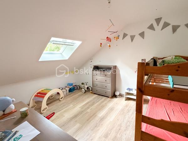 Vous recherchez une maison avec de la pierre, du bois, de la verdure et du calme... une maison vous offrant un beau potentiel, avec quelques travaux de finitions afin de la mettre à votre goût ? J'ai peut-être ça, lisez la suite !
Dès votre arrivée dans le chemin, vous pourrez succomber au charme de cette maison en pierre avec son extension bois....
Nous commencerons la visite par une vaste entrée, elle distribue la pièce de vie lumineuse de 40m2 avec sa grande baie donnant accès direct au jardin,  elle comprend le salon-séjour et la cuisine aménagée et équipée récente. La pièce de vie est une extension bois qui a été construite en 2020.  Nous poursuivrons avec un espace buanderie de 6m2, un wc séparé, et une suite parentale de 21m2 avec un espace chambre, un dressing et une salle d'eau privative. 
Direction ensuite l'étage, une vaste mezzanine de 20m2 pouvant aisément accueillir un espace bureau, une salle de jeux distribue une salle de bain de 6m2, un wc séparé, une chambre de 9m2 et deux autres chambres de 13m2 au sol. Le mode de chauffage est électrique. Plusieurs menuiseries ont été changées en pvc double vitrage, la grande baie du salon en double vitrage sera à envisager. La taxe foncière est de 640€. 
Allons à l'extérieur, entourée de végétation, vous pourrez profiter en toute tranquillité, sans aucun vis à vis, de la parcelle de 3200m2. Non attenant à la maison un atelier vous y attend pour y mettre voitures, motos, bricolage etc... . Vous souhaiteriez pouvoir stationner votre voiture à toute proximité de l'entrée de votre maison ? Pas de soucis, vous pourrez aisément créer un carport sur un des cotés de la maison. Un puits, non raccordé à la maison, est présent. 
Alors ce bien semble correspondre à vos critères de recherche ? Ne tardez pas, appelez-moi !