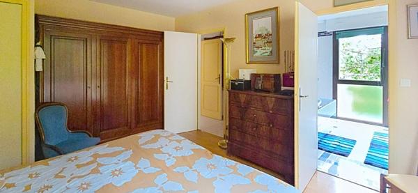 Maison d'architecte d'une surface habitable de 185 m², sur plus de 7 000 m² de terrain, à Boulazac