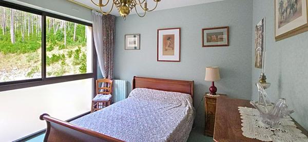 Maison d'architecte d'une surface habitable de 185 m², sur plus de 7 000 m² de terrain, à Boulazac
