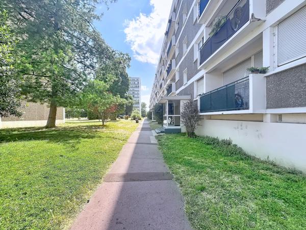 Appartement
         4 pièces
        - 64 m² Exclusivité 179 000 € *
