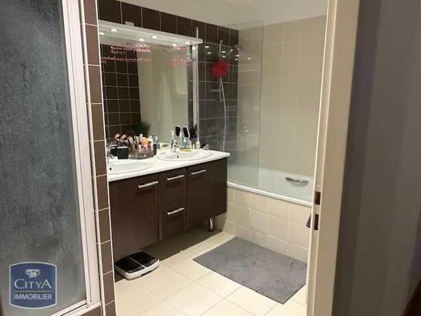 Appartement à louer 3 pièces 80.3m²