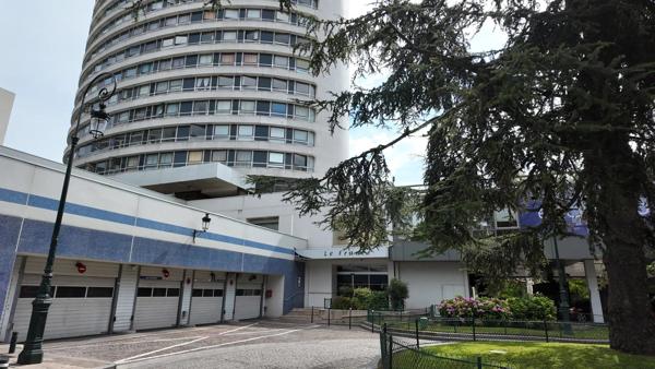 Résidence Le France – 140 m² triple exposition – Opportunité rare dans résidence emblématique