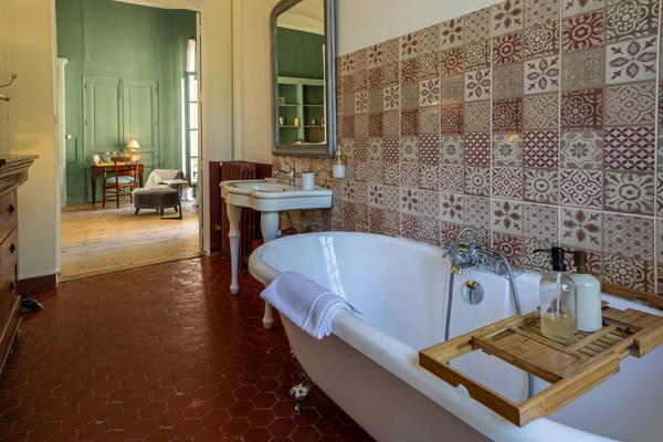 Élégante demeure bourgeoise au cœur de la Venise Provençale