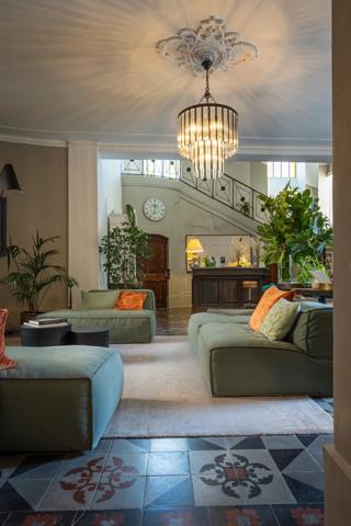 Élégante demeure bourgeoise au cœur de la Venise Provençale