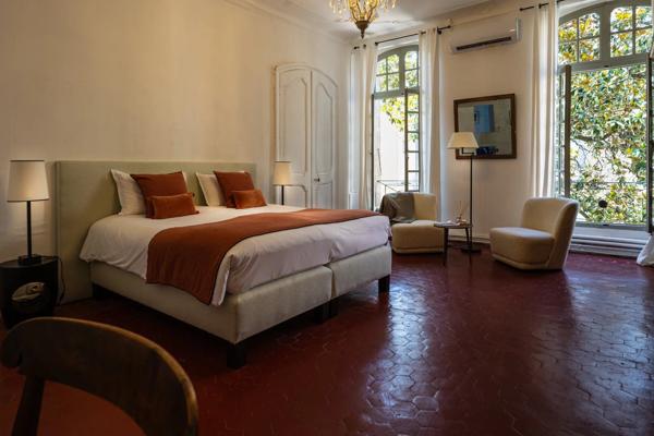 Élégante demeure bourgeoise au cœur de la Venise Provençale