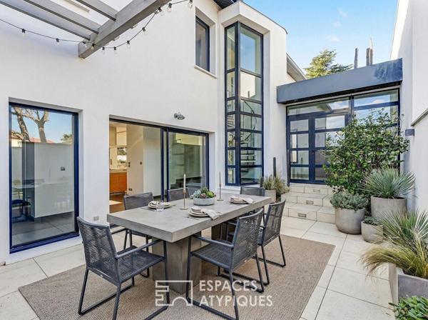 Contemporaine avec bureaux indépendants et piscine chauffée proche de Blagnac