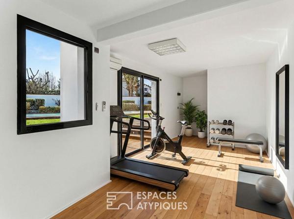 Contemporaine avec bureaux indépendants et piscine chauffée proche de Blagnac