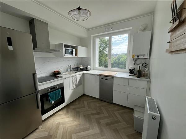 Appartement à louer 856 € CC ANGOULEME 4 p 85 m² DPE C