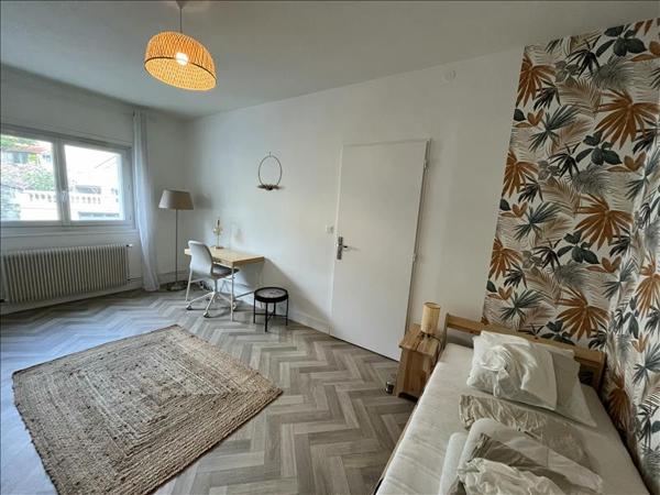 Appartement à louer 856 € CC ANGOULEME 4 p 85 m² DPE C