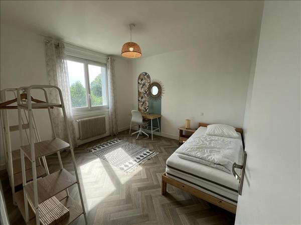 Appartement à louer 856 € CC ANGOULEME 4 p 85 m² DPE C