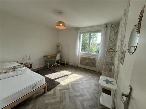 Appartement à louer 856 € CC ANGOULEME 4 p 85 m² DPE C