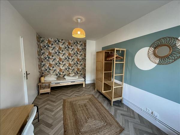 Appartement à louer 856 € CC ANGOULEME 4 p 85 m² DPE C