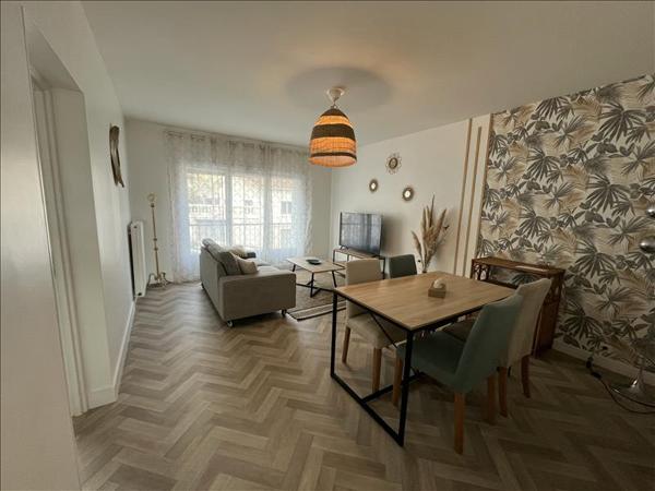 Appartement à louer 856 € CC ANGOULEME 4 p 85 m² DPE C