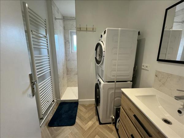 Appartement à louer 856 € CC ANGOULEME 4 p 85 m² DPE C