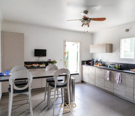 SAINTE - ANASTASIE - MAISON D'ARCHITECTE - T6 -  171 M2 - PISCINE  - JARDIN 2 616 M2 - GARAGE - POSSIBILITE CONSTRUCTION MAISON - 690 000