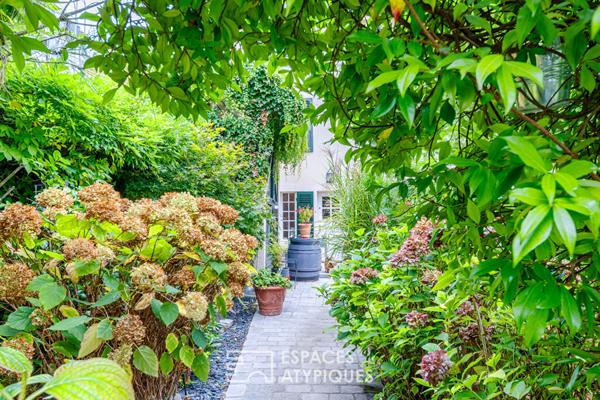 Propriété entièrement réhabilitée de 1780 à Andilly avec vue panoramique sur Paris