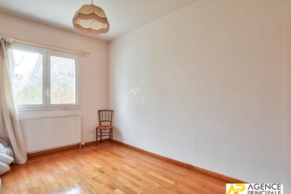 le mesnil le roi - maison ancienne avec extension - très beau jardin 800 m² - travaux à prévoir €890 000 ** - Référence 4576