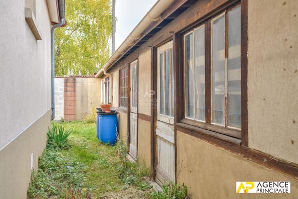 le mesnil le roi - maison ancienne avec extension - très beau jardin 800 m² - travaux à prévoir €890 000 ** - Référence 4576