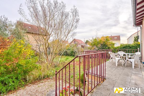 le mesnil le roi - maison ancienne avec extension - très beau jardin 800 m² - travaux à prévoir €890 000 ** - Référence 4576