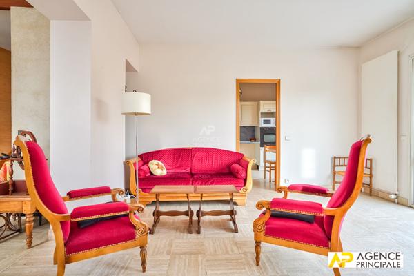 le mesnil le roi - maison ancienne avec extension - très beau jardin 800 m² - travaux à prévoir €890 000 ** - Référence 4576