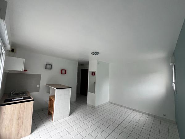 STUDIO ST AVERTIN PROCHE HOPITAL TROUSSEAU