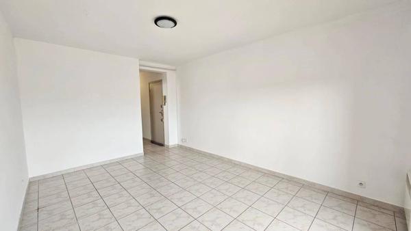 APPARTEMENT T2 TRAVERSANT PARKING BALCON CAVE