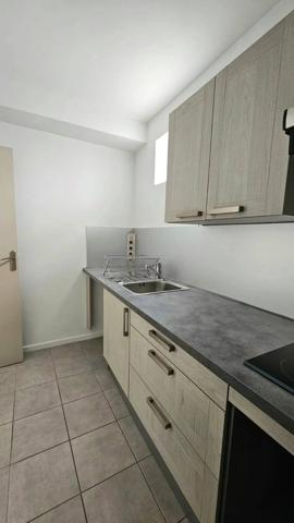 APPARTEMENT T2 TRAVERSANT PARKING BALCON CAVE