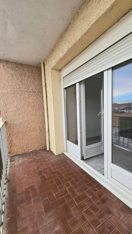 APPARTEMENT T2 TRAVERSANT PARKING BALCON CAVE
