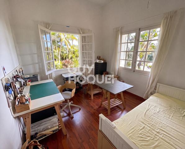 VILLA T6 de 238m² sur terrain de 2896 m² - BDN STE CLOTILDE