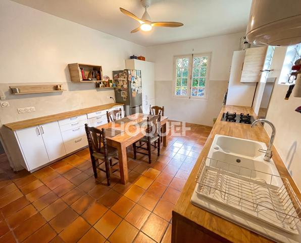 VILLA T6 de 238m² sur terrain de 2896 m² - BDN STE CLOTILDE