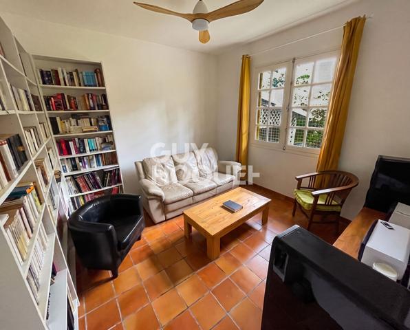 VILLA T6 de 238m² sur terrain de 2896 m² - BDN STE CLOTILDE