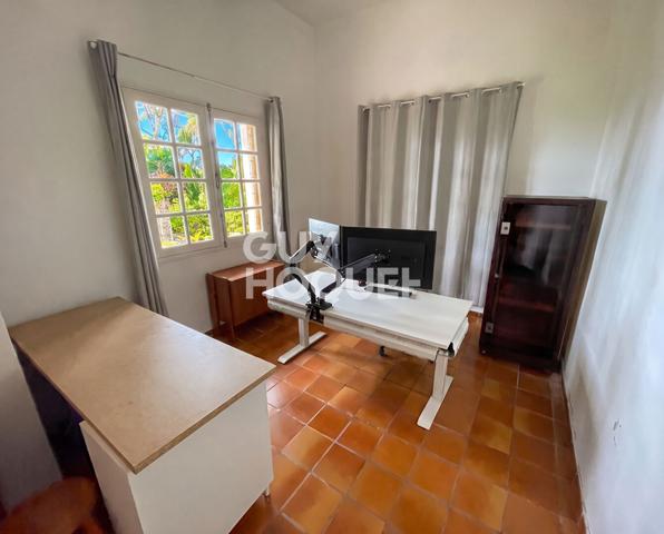 VILLA T6 de 238m² sur terrain de 2896 m² - BDN STE CLOTILDE
