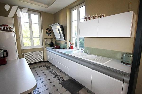 Maison familiale des années 1930 en parfait état d'entretien, d'une surface de 146 m² environ, ...