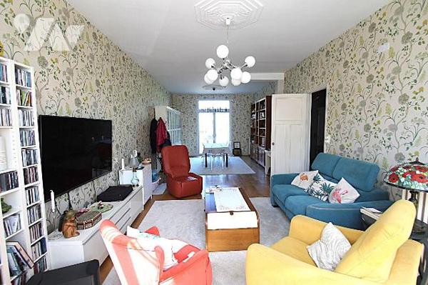 Maison familiale des années 1930 en parfait état d'entretien, d'une surface de 146 m² environ, ...