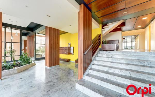 Appartement à vendre    5 pièces • 101,70 m2 Caluire-et-Cuire