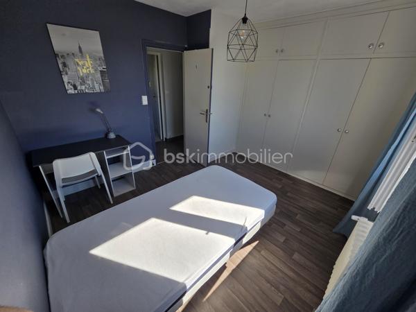 Magnifique Appartement de type T5 de 98m² à Nevers.
Situé dans un quartier calme et prisé,, proche de toutes les écoles et du réseau urbain, au troisème étage d'une résidence sécurisée sans ascenseur, vous tomberez littéralement sous le charme de ce magnifique appartement type F5 d'une surface habitable de 98m2 intégralement rénové
avec goût de manière très contemporaine.
Il propose une entrée dont le dégagement dessert deux premières chambres de 9m²..
Cette entrée dessert également une grande cuisine aménagée et équipée qui comprend une partie de cellier, ainsi qu'un grand salon séjour de 26m² dont la porte fenêtre donne sur un balcon bien exposé avec une belle vue sur le parc arboré de la copropriété.. Du salon séjour, un large dégagement dispose d'un grand placard  penderie, pour le côté pratique Ce dégagement dessert un wc indépendant, une salle d'eau rénovée, puis  ainsi que 2 chambres (10, 12m²) dont une dispose d'un vrai espace dressing. 
Pour agrémenter le tout, l'appartement dispose d'un joli balcon exposé au sud est sans vis-à-vis pour profiter de chaque rayon de soleil.
Cet appartement dispose de revêtements de sol de type carrelage (salle d'eau) et linoléum sur le reste des pièces.
Il dispose d'un chauffage urbain compris dans les charges de copropriété .
Il possède également une cave individuelle

Les plus de cet appartement :
Son aménagement avec goût, il n'y a plus qu'à poser ses valises 
Le quartier proche de toutes commodités et des écoles lycées et collège de Nevers,.
Aucun travaux à prévoir, chauffage compris dans les charges de copropriété, environnement très calme , nombreux rangements, résidence sécurisée, interphone.

Photos supplémentaires disponibles sur BSK IMMOBILIER > Nos conseillers > Olivier FRESLON.
Pour tout renseignement complémentaire ou pour une visite, contactez moi au 07.62.78.13.13

Idéal pour un premier investissement, ou pour du locatif en colocation, cet appartement est une opportunité très rare à saisir dès maintenant!