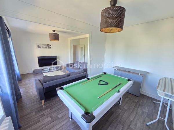 Magnifique Appartement de type T5 de 98m² à Nevers.
Situé dans un quartier calme et prisé,, proche de toutes les écoles et du réseau urbain, au troisème étage d'une résidence sécurisée sans ascenseur, vous tomberez littéralement sous le charme de ce magnifique appartement type F5 d'une surface habitable de 98m2 intégralement rénové
avec goût de manière très contemporaine.
Il propose une entrée dont le dégagement dessert deux premières chambres de 9m²..
Cette entrée dessert également une grande cuisine aménagée et équipée qui comprend une partie de cellier, ainsi qu'un grand salon séjour de 26m² dont la porte fenêtre donne sur un balcon bien exposé avec une belle vue sur le parc arboré de la copropriété.. Du salon séjour, un large dégagement dispose d'un grand placard  penderie, pour le côté pratique Ce dégagement dessert un wc indépendant, une salle d'eau rénovée, puis  ainsi que 2 chambres (10, 12m²) dont une dispose d'un vrai espace dressing. 
Pour agrémenter le tout, l'appartement dispose d'un joli balcon exposé au sud est sans vis-à-vis pour profiter de chaque rayon de soleil.
Cet appartement dispose de revêtements de sol de type carrelage (salle d'eau) et linoléum sur le reste des pièces.
Il dispose d'un chauffage urbain compris dans les charges de copropriété .
Il possède également une cave individuelle

Les plus de cet appartement :
Son aménagement avec goût, il n'y a plus qu'à poser ses valises 
Le quartier proche de toutes commodités et des écoles lycées et collège de Nevers,.
Aucun travaux à prévoir, chauffage compris dans les charges de copropriété, environnement très calme , nombreux rangements, résidence sécurisée, interphone.

Photos supplémentaires disponibles sur BSK IMMOBILIER > Nos conseillers > Olivier FRESLON.
Pour tout renseignement complémentaire ou pour une visite, contactez moi au 07.62.78.13.13

Idéal pour un premier investissement, ou pour du locatif en colocation, cet appartement est une opportunité très rare à saisir dès maintenant!