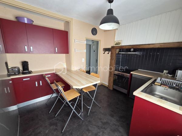 Magnifique Appartement de type T5 de 98m² à Nevers.
Situé dans un quartier calme et prisé,, proche de toutes les écoles et du réseau urbain, au troisème étage d'une résidence sécurisée sans ascenseur, vous tomberez littéralement sous le charme de ce magnifique appartement type F5 d'une surface habitable de 98m2 intégralement rénové
avec goût de manière très contemporaine.
Il propose une entrée dont le dégagement dessert deux premières chambres de 9m²..
Cette entrée dessert également une grande cuisine aménagée et équipée qui comprend une partie de cellier, ainsi qu'un grand salon séjour de 26m² dont la porte fenêtre donne sur un balcon bien exposé avec une belle vue sur le parc arboré de la copropriété.. Du salon séjour, un large dégagement dispose d'un grand placard  penderie, pour le côté pratique Ce dégagement dessert un wc indépendant, une salle d'eau rénovée, puis  ainsi que 2 chambres (10, 12m²) dont une dispose d'un vrai espace dressing. 
Pour agrémenter le tout, l'appartement dispose d'un joli balcon exposé au sud est sans vis-à-vis pour profiter de chaque rayon de soleil.
Cet appartement dispose de revêtements de sol de type carrelage (salle d'eau) et linoléum sur le reste des pièces.
Il dispose d'un chauffage urbain compris dans les charges de copropriété .
Il possède également une cave individuelle

Les plus de cet appartement :
Son aménagement avec goût, il n'y a plus qu'à poser ses valises 
Le quartier proche de toutes commodités et des écoles lycées et collège de Nevers,.
Aucun travaux à prévoir, chauffage compris dans les charges de copropriété, environnement très calme , nombreux rangements, résidence sécurisée, interphone.

Photos supplémentaires disponibles sur BSK IMMOBILIER > Nos conseillers > Olivier FRESLON.
Pour tout renseignement complémentaire ou pour une visite, contactez moi au 07.62.78.13.13

Idéal pour un premier investissement, ou pour du locatif en colocation, cet appartement est une opportunité très rare à saisir dès maintenant!