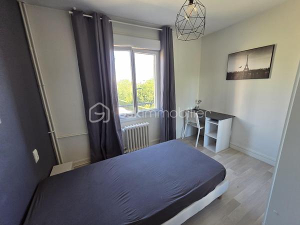 Magnifique Appartement de type T5 de 98m² à Nevers.
Situé dans un quartier calme et prisé,, proche de toutes les écoles et du réseau urbain, au troisème étage d'une résidence sécurisée sans ascenseur, vous tomberez littéralement sous le charme de ce magnifique appartement type F5 d'une surface habitable de 98m2 intégralement rénové
avec goût de manière très contemporaine.
Il propose une entrée dont le dégagement dessert deux premières chambres de 9m²..
Cette entrée dessert également une grande cuisine aménagée et équipée qui comprend une partie de cellier, ainsi qu'un grand salon séjour de 26m² dont la porte fenêtre donne sur un balcon bien exposé avec une belle vue sur le parc arboré de la copropriété.. Du salon séjour, un large dégagement dispose d'un grand placard  penderie, pour le côté pratique Ce dégagement dessert un wc indépendant, une salle d'eau rénovée, puis  ainsi que 2 chambres (10, 12m²) dont une dispose d'un vrai espace dressing. 
Pour agrémenter le tout, l'appartement dispose d'un joli balcon exposé au sud est sans vis-à-vis pour profiter de chaque rayon de soleil.
Cet appartement dispose de revêtements de sol de type carrelage (salle d'eau) et linoléum sur le reste des pièces.
Il dispose d'un chauffage urbain compris dans les charges de copropriété .
Il possède également une cave individuelle

Les plus de cet appartement :
Son aménagement avec goût, il n'y a plus qu'à poser ses valises 
Le quartier proche de toutes commodités et des écoles lycées et collège de Nevers,.
Aucun travaux à prévoir, chauffage compris dans les charges de copropriété, environnement très calme , nombreux rangements, résidence sécurisée, interphone.

Photos supplémentaires disponibles sur BSK IMMOBILIER > Nos conseillers > Olivier FRESLON.
Pour tout renseignement complémentaire ou pour une visite, contactez moi au 07.62.78.13.13

Idéal pour un premier investissement, ou pour du locatif en colocation, cet appartement est une opportunité très rare à saisir dès maintenant!